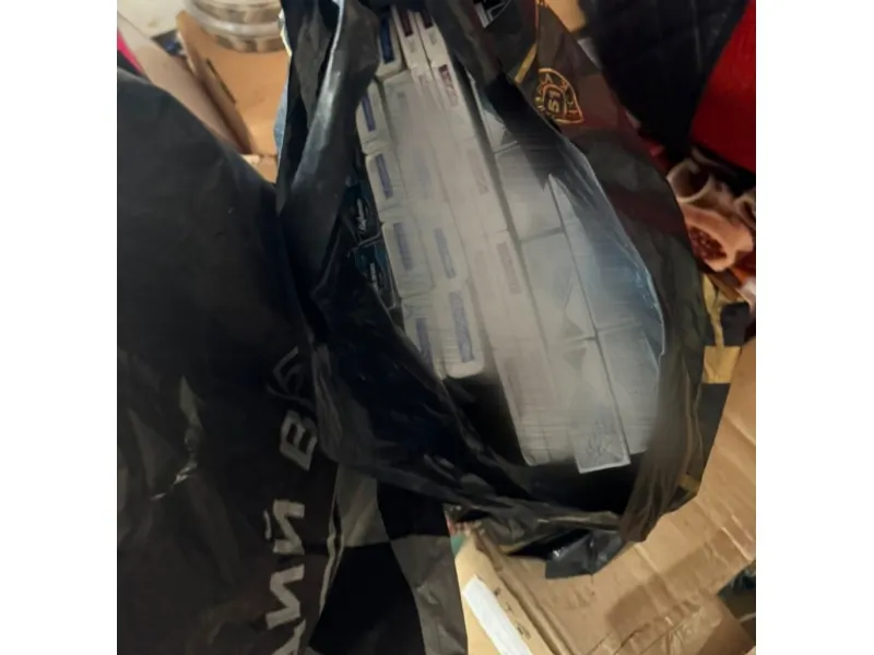 Suceava: 141 de haine și 5.180 de țigarete confiscate la Bazar și Șcheia